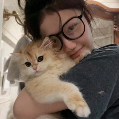九顶假发的女孩